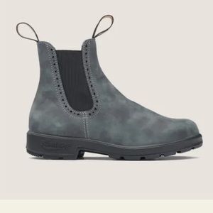 Blundstones women size 8